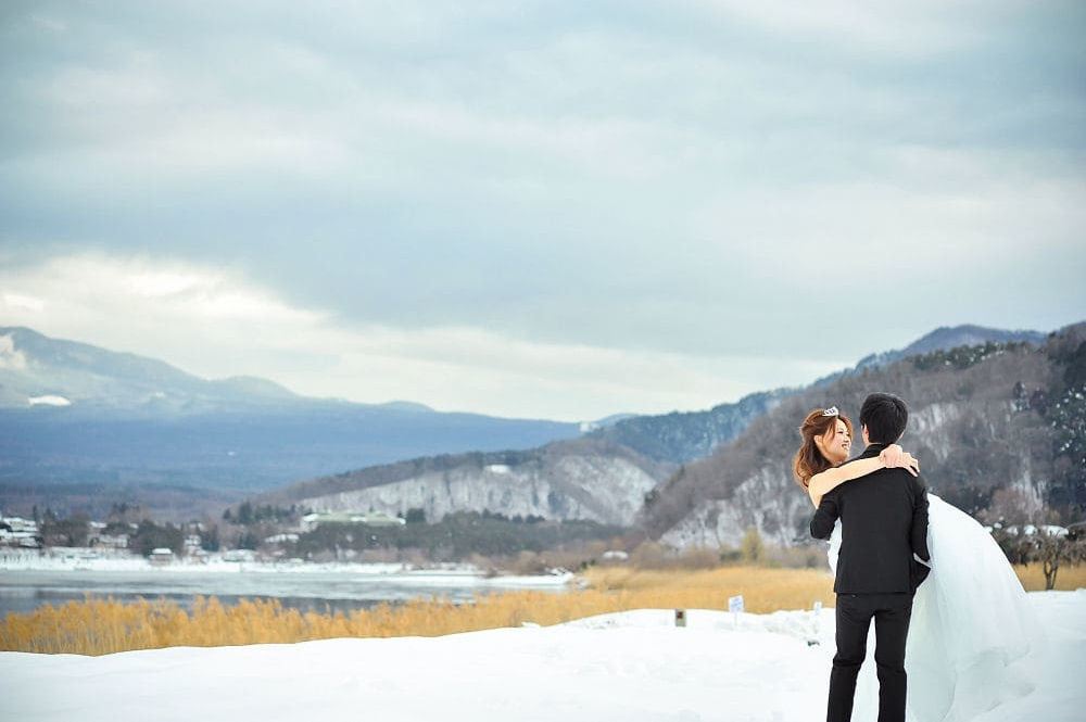 山下公園のローズガーデンで新婦振り返り
